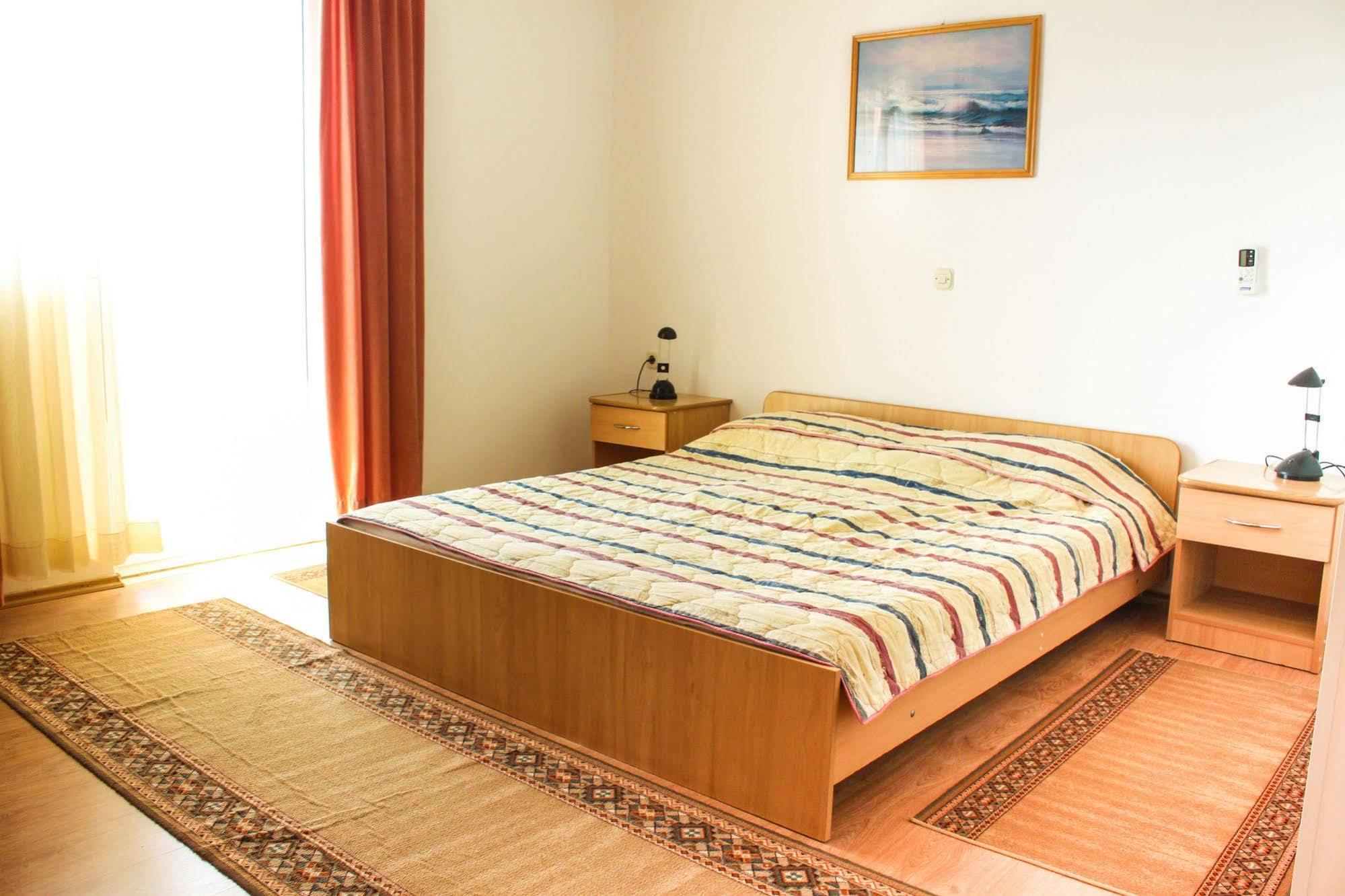 Hotel Tony Паг Екстериор снимка