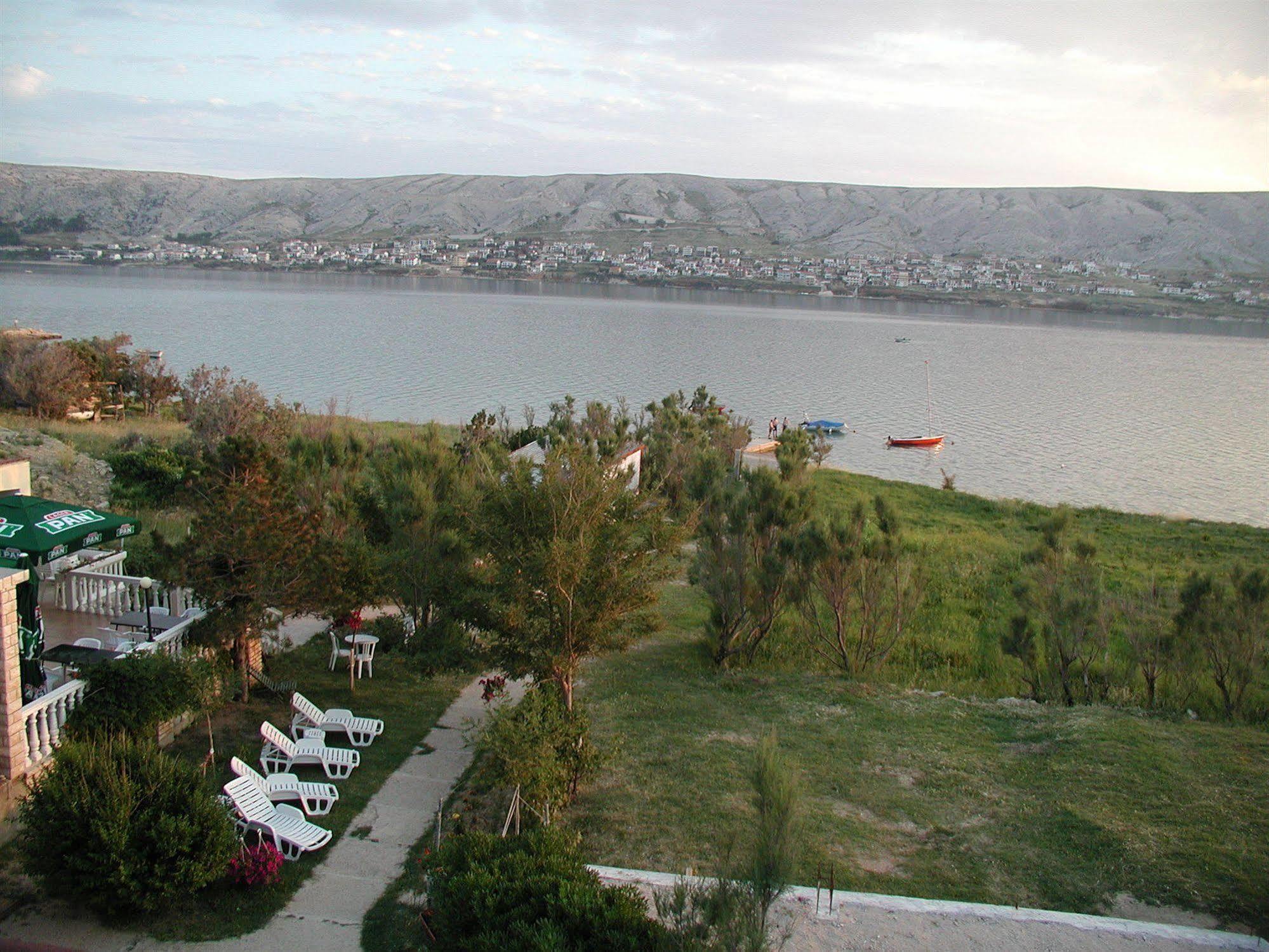 Hotel Tony Паг Екстериор снимка